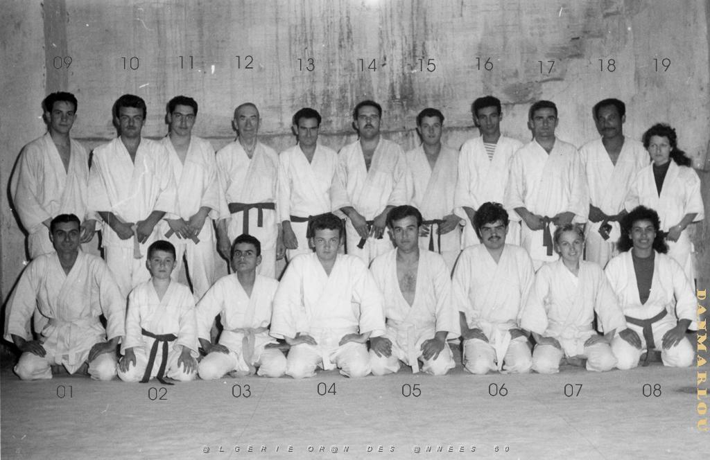 001 JUDOKWAI DE MERS EL KEBIR 19XX 002 SUR LE DOJO.JPG